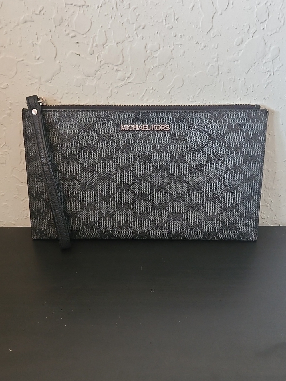 Michael Kors Black/Gray Signature Wristlet Clutch